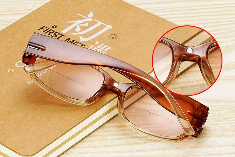 Occhiali da lettura alla moda e comodi Lenti bifocali multifunzionali Occhiali da lettura semplici per uomo e donna
